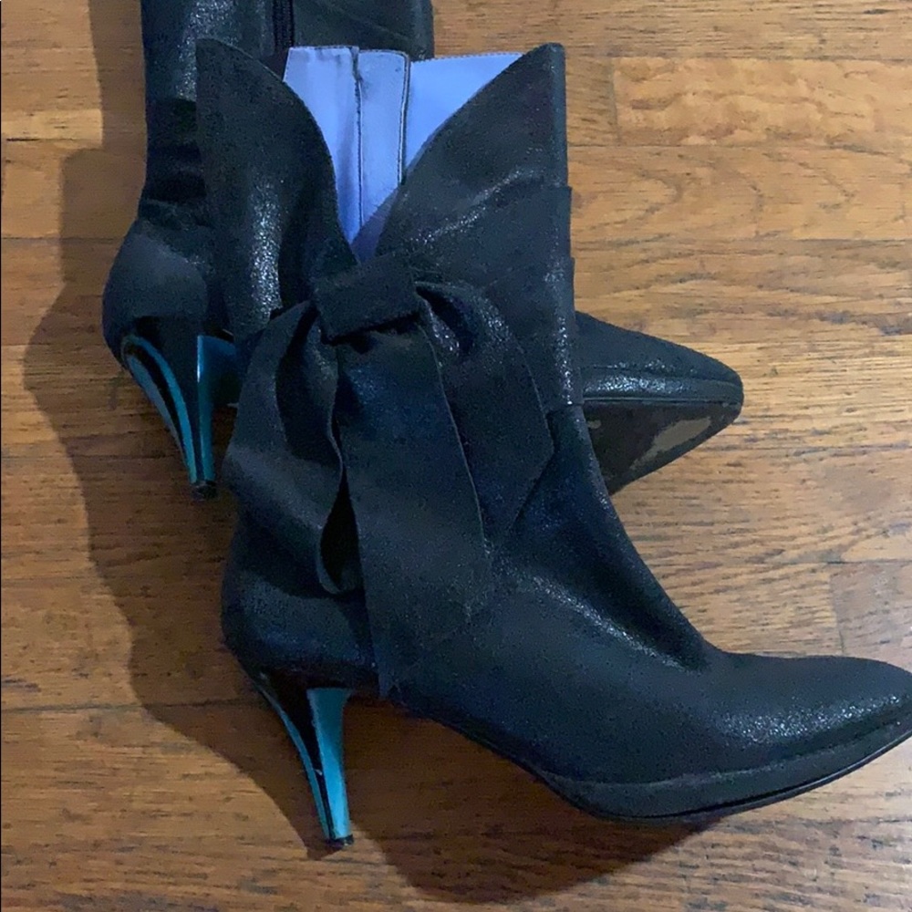 Black Boots from Paris! Bow detail Retro Charm